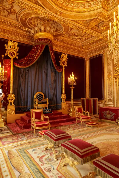 Parijs, Frankrijk, 31 maart 2017: Fontainebleau Palace interieurs. The Throne Room. Kasteel was één van de belangrijkste paleizen van de Franse koningen — Stockfoto