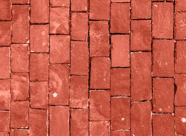 Stenen muur gemaakt met vierkantjes. Levend koraal kleur van het jaar 2019. Belangrijkste trend concept — Stockfoto