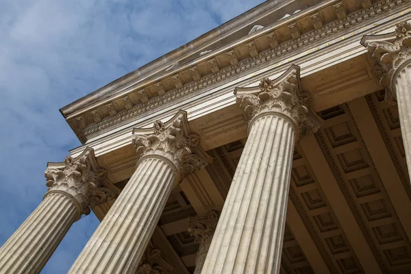 Ancienne colonne vintage du palais de justice — Photo