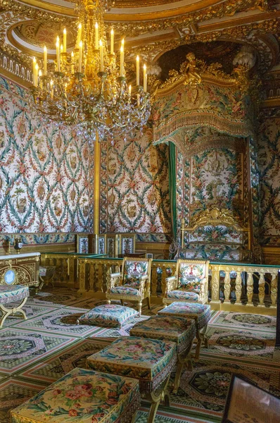 Paris, Fransa, 31 Mart 2017: Fontainebleau Sarayı iç. Taht odasında. Chateau ana sarayları Fransız kralların biriydi — Stok fotoğraf