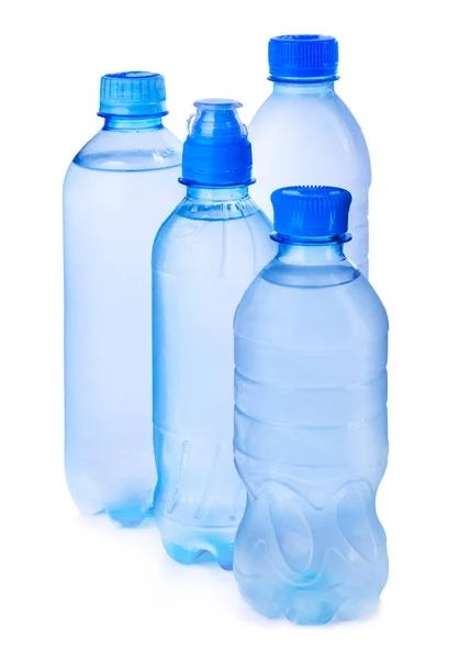 Botella de plástico de agua potable aislada sobre fondo blanco. Conjunto de botellas de plástico transparentes de agua recipientes líquidos —  Fotos de Stock