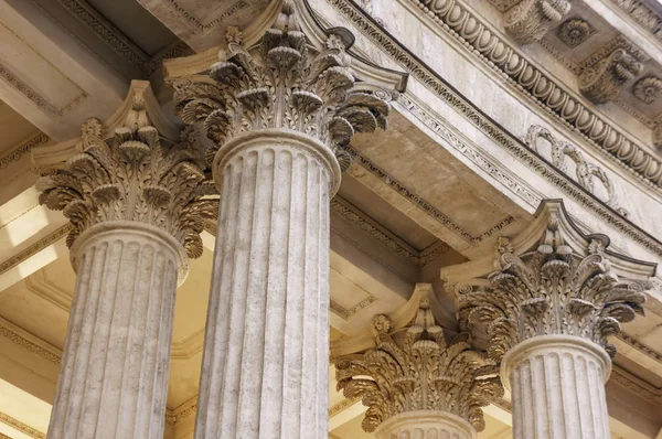 Starodawny stary sprawiedliwości Courthouse kolumna — Zdjęcie stockowe
