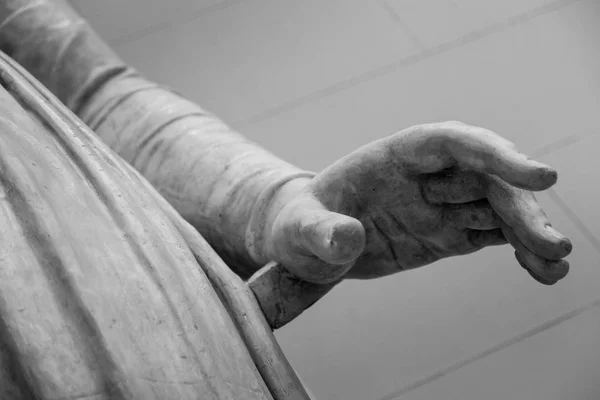 Kamenná socha detail lidské ruky — Stock fotografie