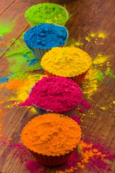 Holi renk pudrası. Holi festivali için kâsede organik Gulal renkleri, Hindu geleneği. — Stok fotoğraf