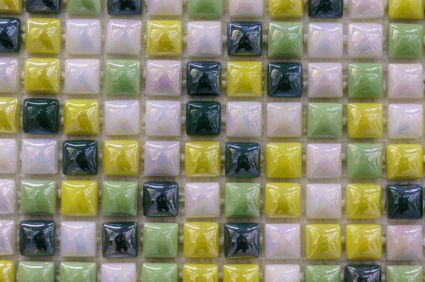 Płytki mozaikowe nowoczesne szkło tło. Mix kolorów wzór do dekoracji. Tekstury płytek powierzchnia łazienki lub podłodze w kuchni i ściany zaprojektować wystrój — Zdjęcie stockowe