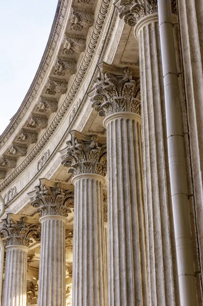 Ancienne colonne vintage du palais de justice — Photo