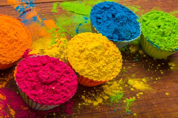 Pulbere de culoare Holi. Culori organice în castron pentru festivalul Holi, tradiție hindusă festivă — Fotografie, imagine de stoc