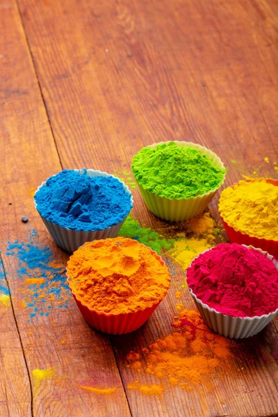 Holi-Farbpuder. Bio-Gulal-Farben in Schale für Holi-Fest, Hindu-Tradition festlich — Stockfoto