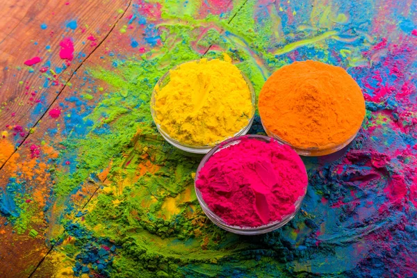 Holi színű por. Organikus Gulal színek tálban Holi fesztivál, Hindu hagyomány ünnepi — Stock Fotó