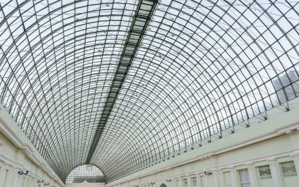 Russia, Moscow, March 3, 2019: Petrovsky passage Store. Petrovka Street, 10. Glass roof architecture detail. Shop gallery — Stock Photo, Image