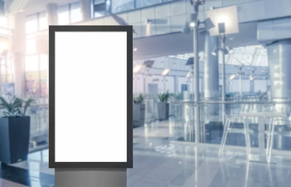Digitálních médií prázdná bílá obrazovka moderní panel, vývěsní štít pro reklama design v airpost, galerie. Maketa — Stock fotografie