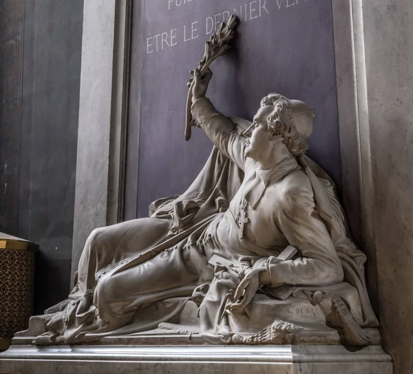Párizs, Franciaország, március 27, 2017: Denys Affre szobor belül Notre Dame. Érsek, megölt 1848. A felirat, Puisse Mon énekelte Etre dernier vers. Lehet a vérem az utolsó, ami fészer — Stock Fotó