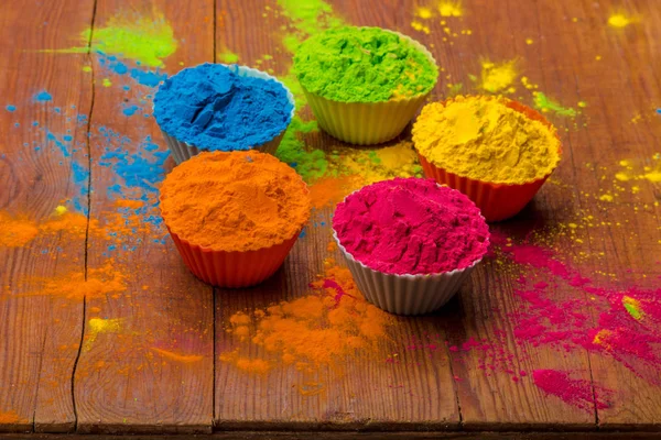 Holi színű por. Organikus Gulal színek tálban Holi fesztivál, Hindu hagyomány ünnepi — Stock Fotó