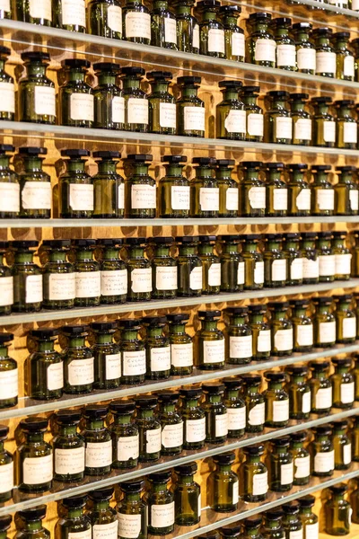 Paris, France, March 27 2017: Perfume bottles at the Museum Fragonard, Paris. The House of Fragonard selling perfumery products directly to the tourists — Stock Photo, Image