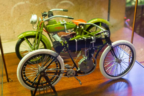 Istanbul, Turkiet, 23 mars 2019: klassiska motorcyklar i Rahmi M. Koc Industrial Museum. Koc Museum är ett industrimuseum tillägnat historia inom transport, industri och kommunikation — Stockfoto