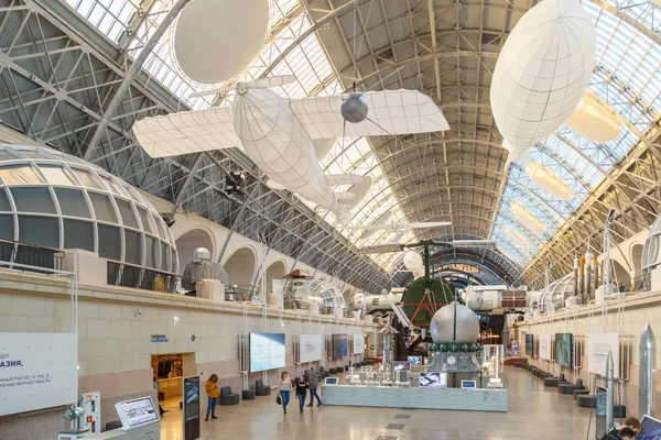 Moscow, Russia - November 28, 2018: Interior exhibition in the Space pavilion at VDNH. Modern museum of russian cosmos exploration — Stock Photo, Image