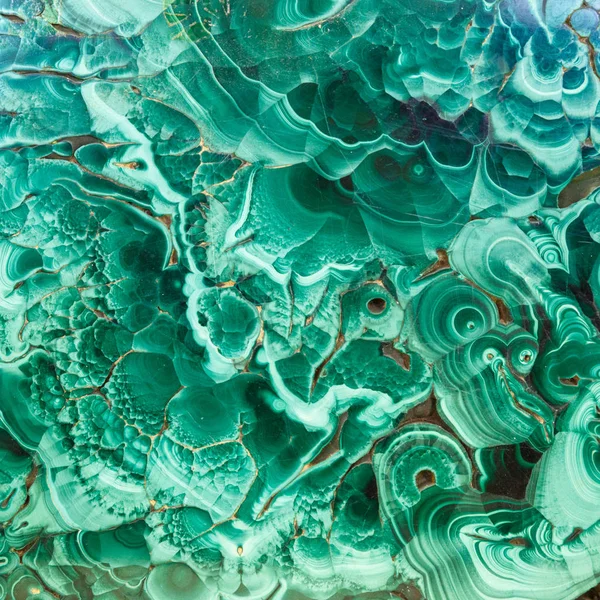 Malachit zöld ásványi drágakő textúra, malachit háttér, zöld háttér. Csodálatos csiszolt természetes tábla zöld malachit ásványi drágakő példány drágakő makró, mint a háttér — Stock Fotó