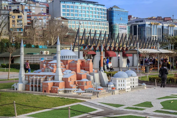 Istambul, Turquia - 23 de março de 2019: Miniaturk é um parque em miniatura em Istambul, Turquia. O parque contém 122 modelos. Vista panorâmica de Miniaturk — Fotografia de Stock