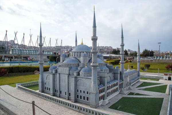 İstanbul, Türkiye - 23 Mart 2019: Miniatürk, İstanbul'da bir minyatür parkıdır. Parkta 122 model bulunmaktadır. Miniatürk'ün panoramik manzarası — Stok fotoğraf