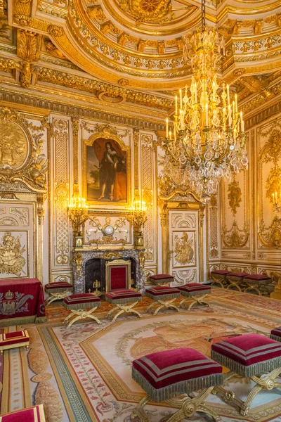 Fontainebleau, Frankrike, 30 mars 2017: Fontainebleau Slottsinteriörer. Chateau var ett av de viktigaste slotten i franska kungar nationalmuseum och ett UNESCO: s världsarv — Stockfoto