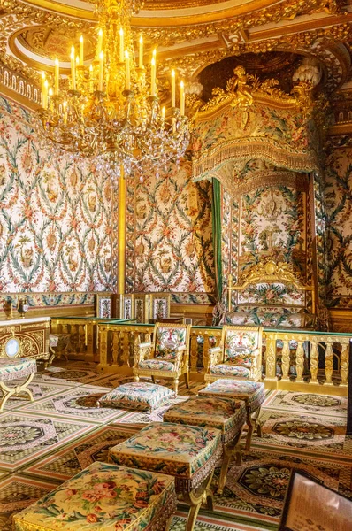 Fontainebleau, Francia, 30 de marzo de 2017: Fontainebleau Palace room interiors. Chateau fue uno de los principales castillos del museo nacional de los reyes franceses y Patrimonio de la Humanidad por la UNESCO. —  Fotos de Stock