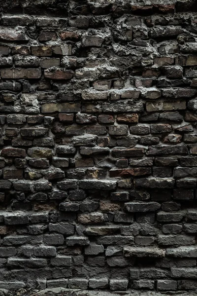 Kentsel siyah tuğla duvar dokusu eski duvar altyapısı. Kasvetli arkaplan, siyah tuğla duvar koyu taş dokusu — Stok fotoğraf