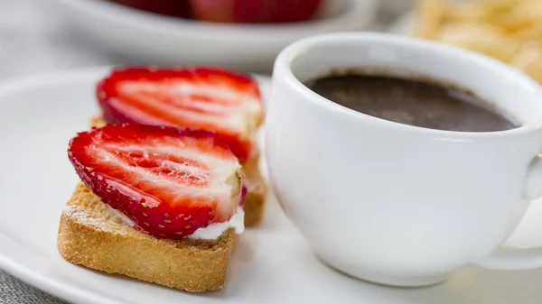 Toast Fresh Strawberry Coffee — Stock Photo, Image