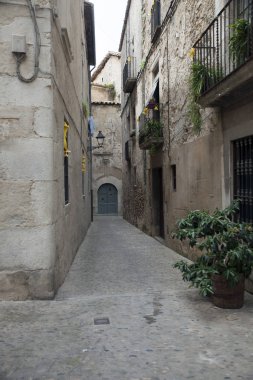 Küçük ortaçağ Caddesi Girona şehir, Catalonia, İspanya
