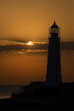 Günbatımı Tarkhankut fenerinde. Cape Tarkhankut, Crimea Tarkhankut Yarımadası'nın Güney-Batı cape