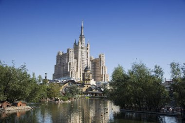 Moskova / Rusya - 27 Ağustos 2018: gökdelen Kudrinskaya Meydanı, Moskova