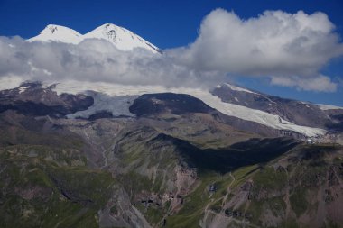 Mt Elbruz Dağı Cheget üzerinden bir bakış. Kafkasya, Rusya Federasyonu