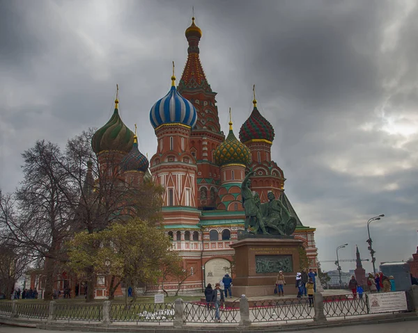 Moskova / Rusya - 28 Ekim 2014: Aziz Basil Katedrali (katedral Vasili mübarek)