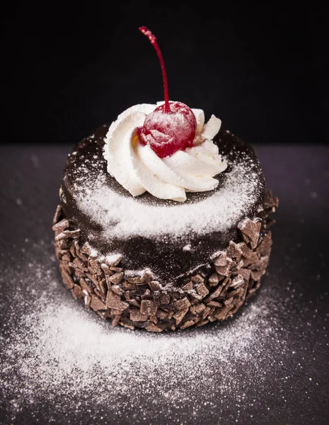 Delicious Chocolate Cake Red Cherry — Stock Photo, Image