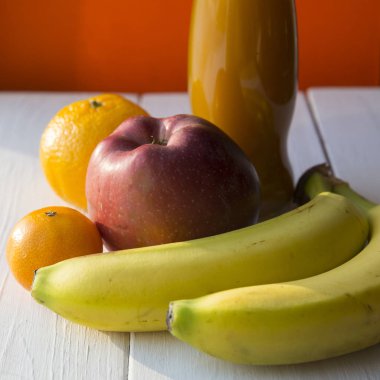 Taze meyve ve meyve suyu ahşap tablo