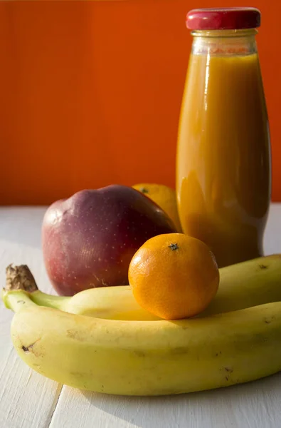 신선한 과일과 테이블에 — 스톡 사진