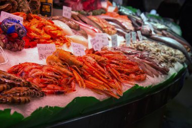Barcelona, Katalonya/İspanya - 22 Ocak 2019: Boqueria Market - Barselona gıda pazarı