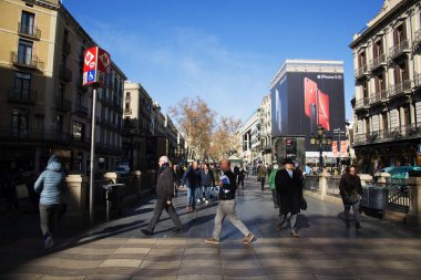 İnsanlar sokakta Barcelona, İspanya