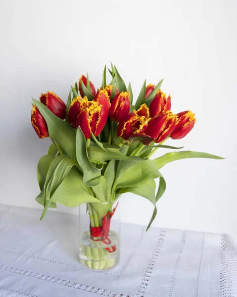 Kytici Krásných Červených Tulipánů — Stock fotografie