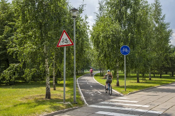 Parco della 850 anniversario di Mosca, Russia, costa sinistra del — Foto Stock