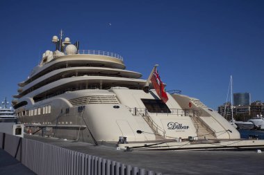 Barselona limanında lüks yat