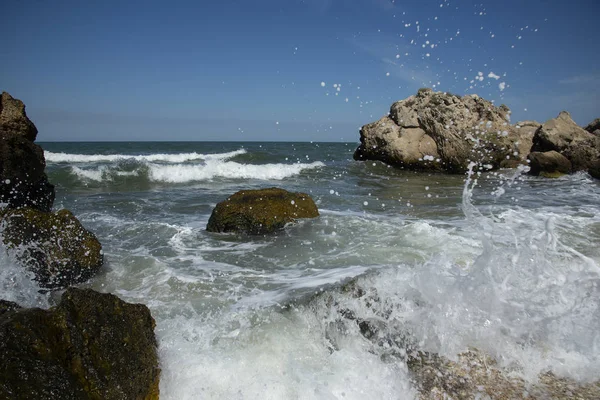 Штормовые волны на Азовском море, Крым — стоковое фото