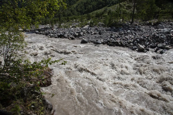 Górska rzeka Baksan w: Kabardino-Balkaria, Russia — Zdjęcie stockowe