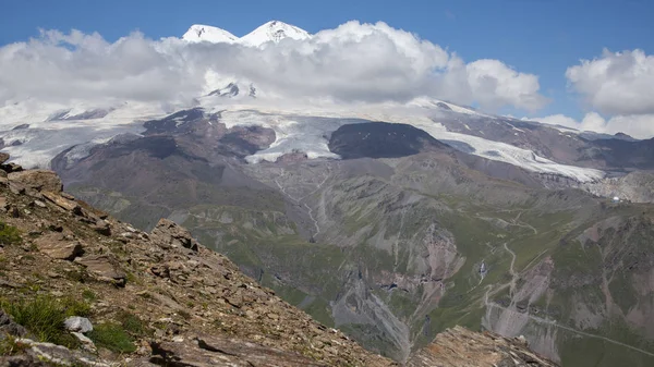Kilátás MT Elbrus a Mount Cheget. Kaukázus, Orosz Federatio — Stock Fotó