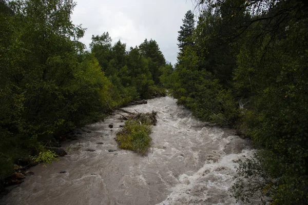 Stormachtige berg rivier Baksan — Stockfoto