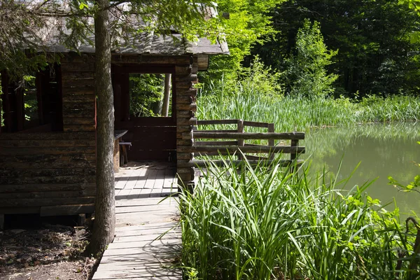 Old fishing hut at the lake, Crimea — Stock Photo, Image