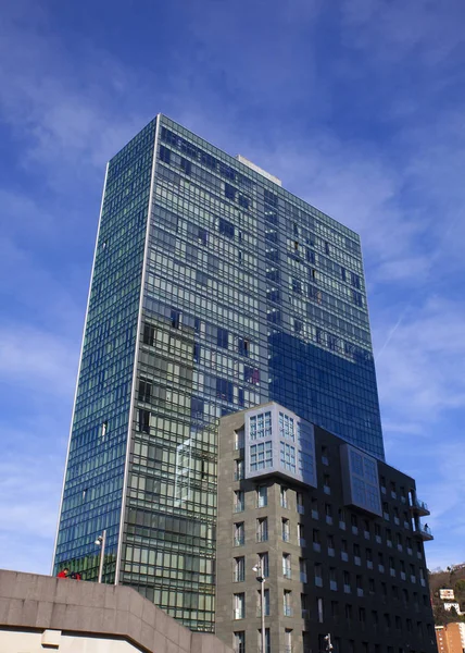 Paisaje urbano en la ciudad de Bilbao — Foto de Stock