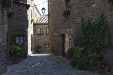 Ortaçağ Katalan Köyü 'ndeki Rupit Caddesi.