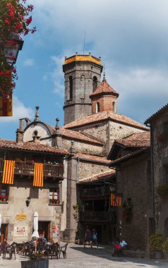 Ortaçağ Katalan Köyü 'ndeki Rupit Caddesi.