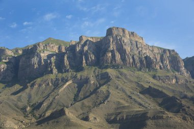 Kafkas Dağları 'nda yaz manzarası