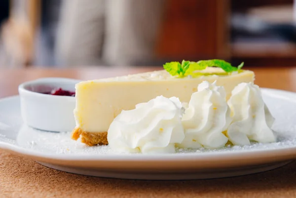 Slice Cheesecake Fruits White Plate — Stock Photo, Image